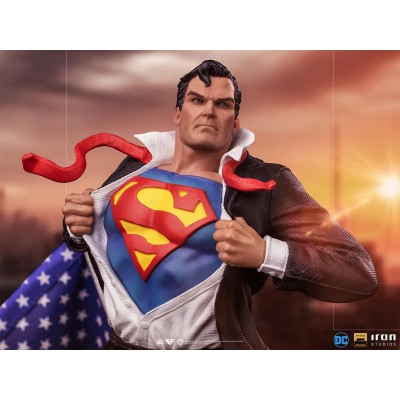 Статуетка Iron Studios DC Comics - Clark Kent (Superman) Deluxe 1/10 Statue